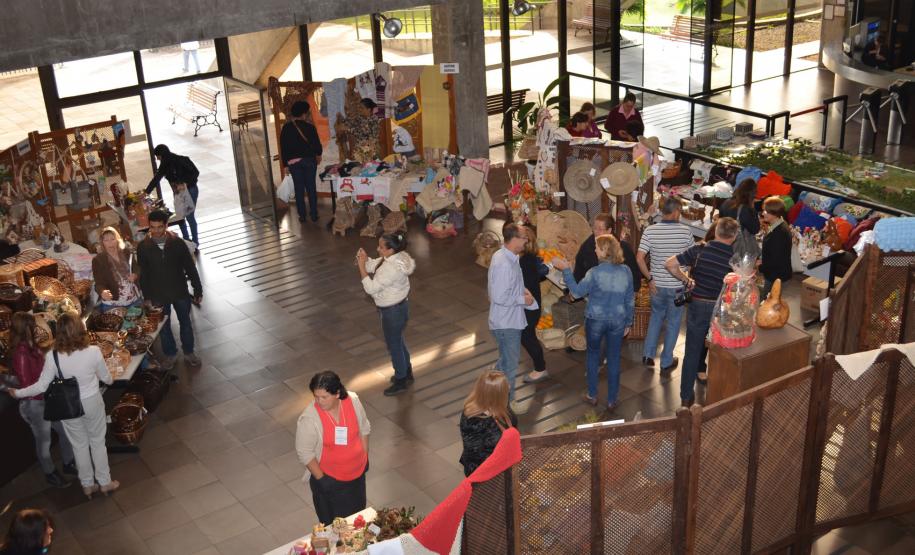 Encontro com 150 artesãos da RMC marca aniversário da Emater Um encontro com 150 artesãos que trabalham na área rural na Região Metropolitana de Curitiba (RMC) marcou os 58º anos de criação da Emater.