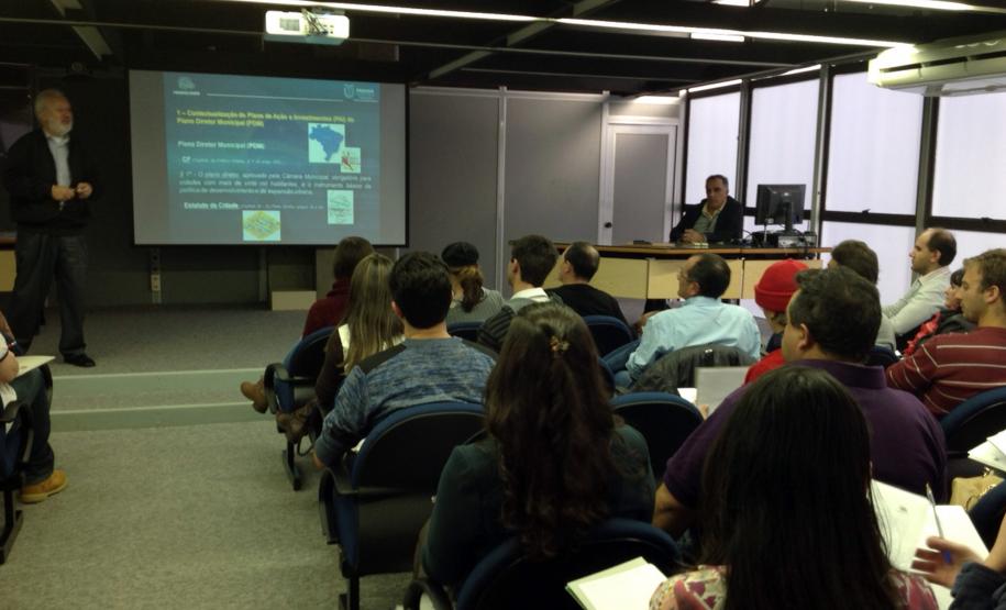 A SEDU e o Paranacidade promoveram a 3ª Reunião Técnica sobre o Plano de Ação e Investimentos (PAI) do Plano Diretor Municipal.
