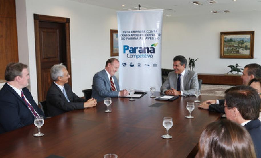 Nova fábrica de empresa norte-americana vai criar mais de 500 empregos na RMC O governador Beto Richa assinou o protocolo de inclusão da empresa no programa de incentivos fiscais Paraná Competitivo em reunião realizada no dia 28 de janeiro com o presidente mundial da Marco, Craig Nickell, e o diretor da Marco Brasil, Roger Antonie Abou Nader. O encontro foi no Palácio Iguaçu, em Curitiba.