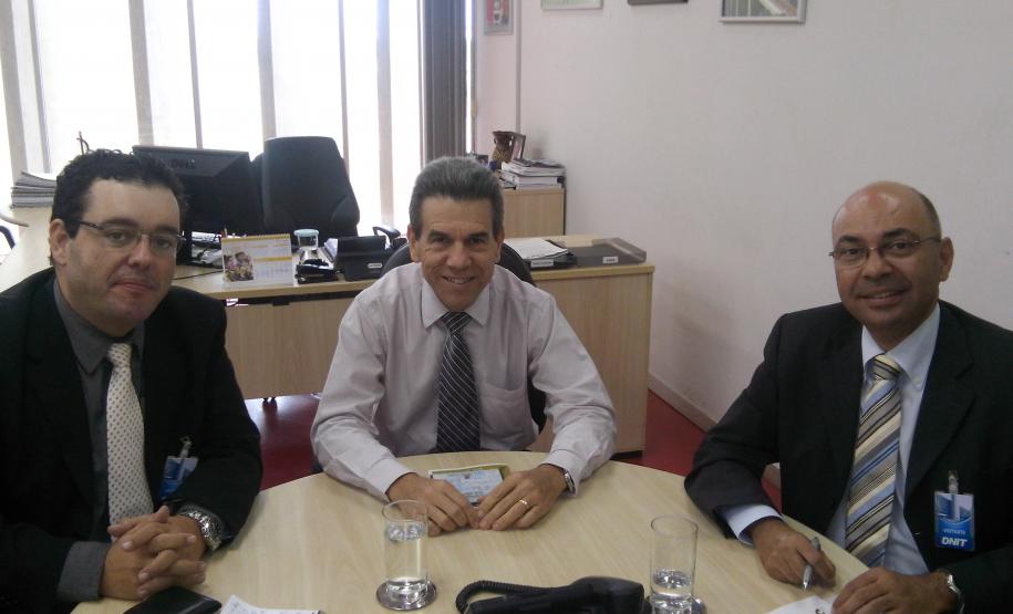 Comec identifica oportunidades de investimentos na RMC O diretor administrativo da Comec,  João Augusto Cobra, o diretor do  DNIT, Mario Dirani  e o assessor da Comec, Clever  de Almeida