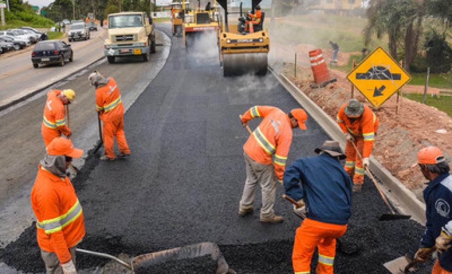 Rodovia PR 418, Rodovia da Uva ,que liga o municipio de Colombo a Curitiba.