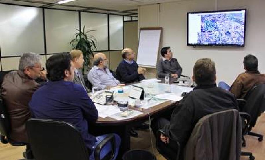 A reunião foi promovida para discutir instalação de de um Veículo Leve sobre Trilhos (VLT), como opção para a mobilidade urbana em cidades do Paraná.