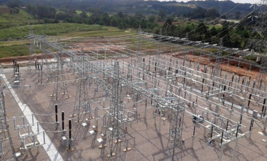 Inaugurada subestação da Copel em São José dos Pinhais A Copel inaugurou a nova subestação de energia Curitiba Leste
que está localizada na área rural do município de São José dos Pinhais.