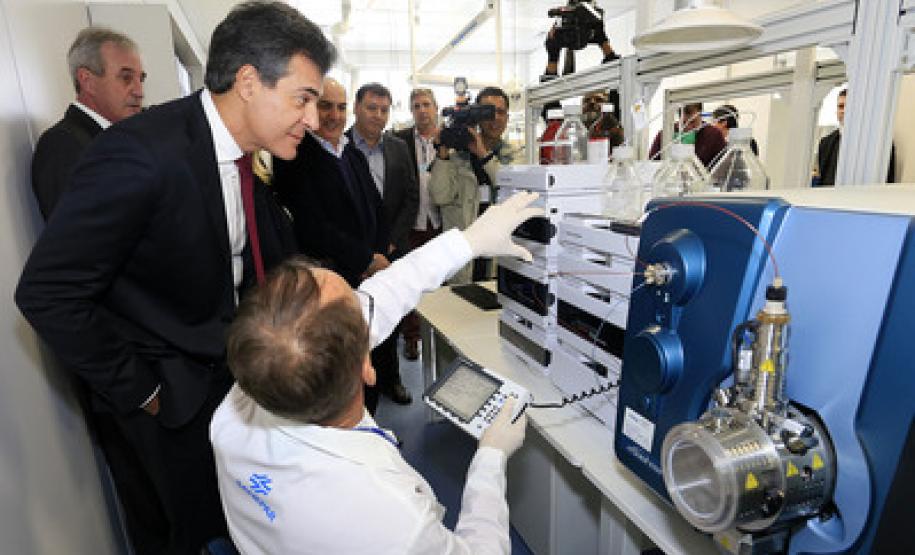 Richa inaugura o mais moderno laboratório de análise de água do Brasil O governador Beto Richa inaugurou o novo prédio do Laboratório Central da Sanepar de Curitiba, que vai atender Curitiba, Região Metropolitana e Litoral.