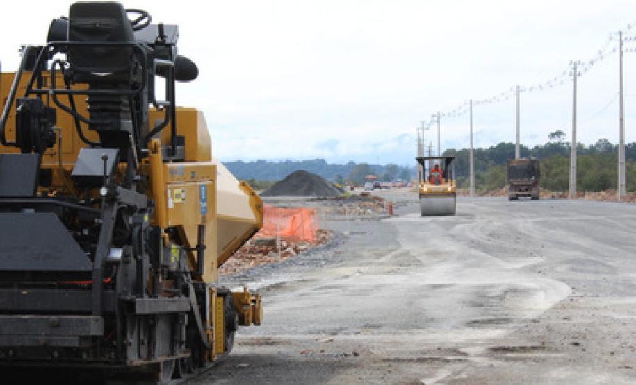 As obras de duplicação da rodovia João Leopoldo Jacomel (PR-415), que liga Curitiba, Pinhais e Piraquara estão em ritmo acelerado.