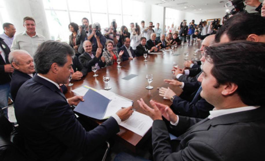 Richa autoriza obras em São José dos Pinhais, Rio Negro e Piên O governador Beto Richa autorizou licitações e homologações para obras e assinou ainda novos contratos de financiamentos da Fomento Paraná em 23 municípios (destes 03 são da RMC).