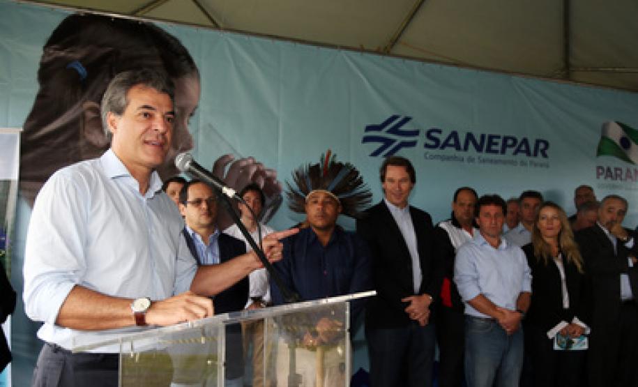 Em Piraquara Richa anuncia pagamento a proprietários rurais que adotam boas práticas Governador Beto Richa durante as comemorações do Dia Mundial da Água, no Centro de Educação Ambiental dos Mananciais da Serra, em Piraquara, na RMC