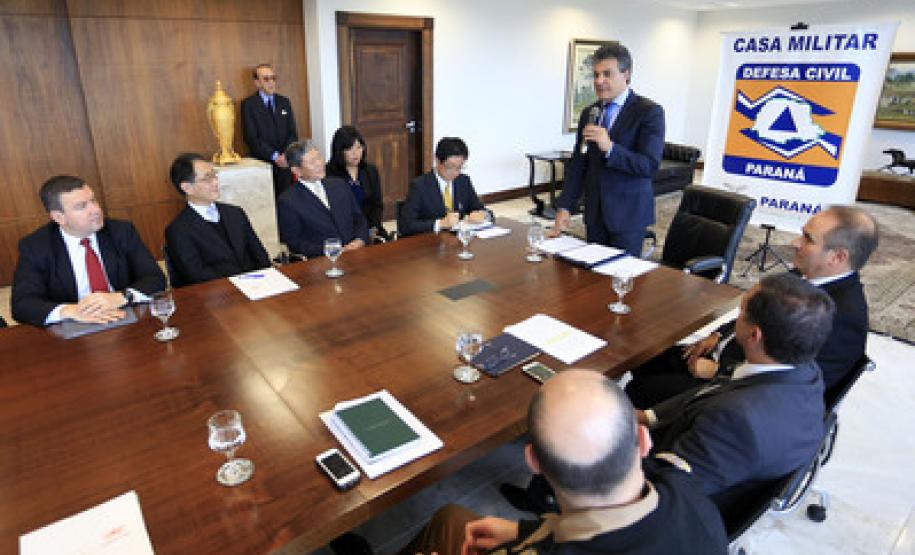 Richa anuncia instalação de radar para prevenir desastres naturais na RMC O governador Beto Richa assinou termo de cooperação técnica entre o Paraná e o Governo do Japão para instalar, no Estado, um radar Banda X para monitoramento meteorológico e prevenção de desastres naturais na RMC.