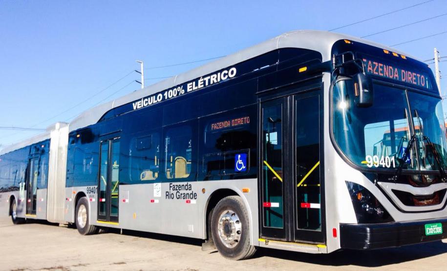 Comec testa eletromobilidade em ônibus de Fazenda Rio Grande O onibus é totalmente elétrico, tem piso baixo, ar-condicionado e não emite poluição sonora nem ambiental.