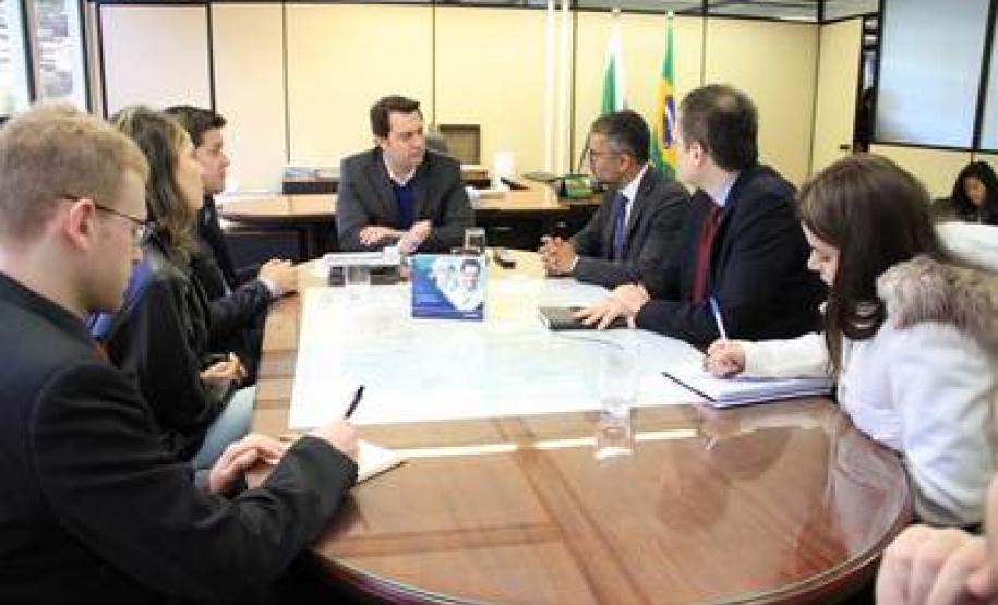 Representantes da Universidade de Chicago, em Illinois, nos Estados Unidos, se reuniram com o secretário de Desenvolvimento Urbano, Ratinho Junior