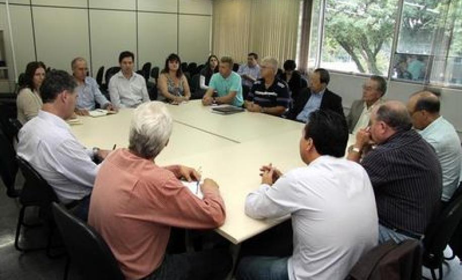 Governo do Paraná e Prefeitura de Curitiba discutem soluções emergenciais Governo do Paraná e Prefeitura de Curitiba discutem soluções emergenciais