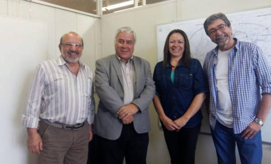 Comec e Paraná Turismo podem desenvolver projeto de turismo metropolitano O presidente da Comec, Omar Akel, o presidente da Paraná Turismo, Jacó Ghimennes e os assessores Alessandra Xavier (Parana Turismo) e Claudio Mena Barreto (Comec).