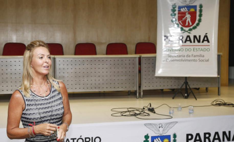 A secretária da Família e Desenvolvimento Social, Fernanda Richa, durante a abertura do Encontro de Gestores de Assistência Social, em Curitiba.
