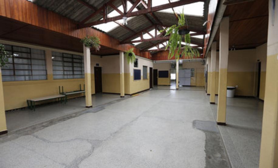 Governo investe R$ 6,7 milhões na reforma de escolas de Curitiba Os recursos serão usados para elhorias em quadras esportivas, banheiros, serviços de pintura, reparos nas redes elétrica e hidráulica, etc