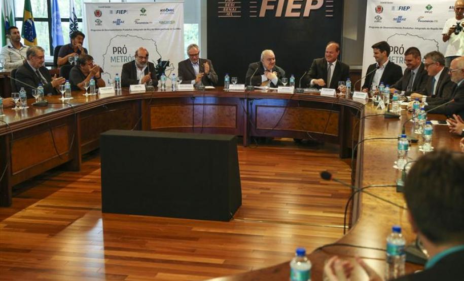 Comitê do Pró-Metrópole toma posse A posse do Comitê Gestor do Pró-Metrópole foi realizada na Federação das Indústrias do Estado do Paraná.