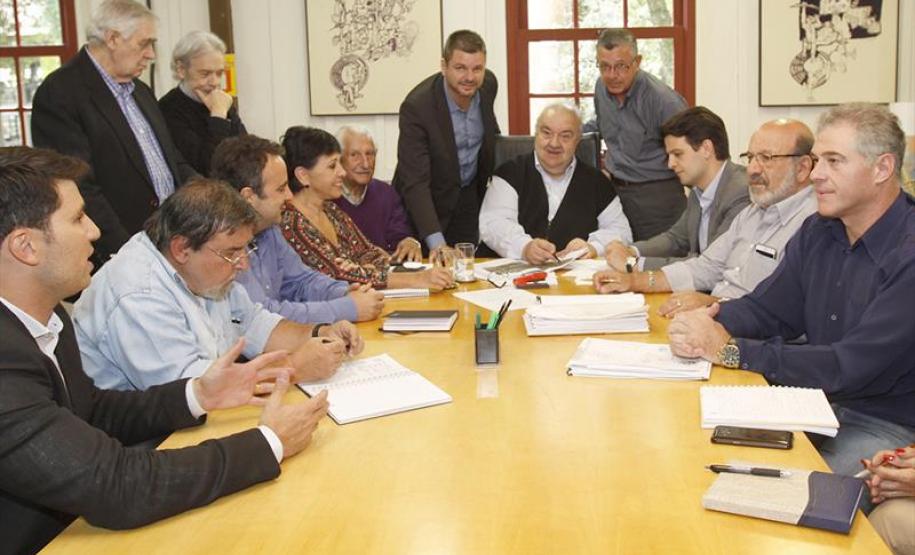 Curitiba autoriza projetos do viaduto Pompéia e de trincheira A reunião foi realizada na sede do Ippuc.