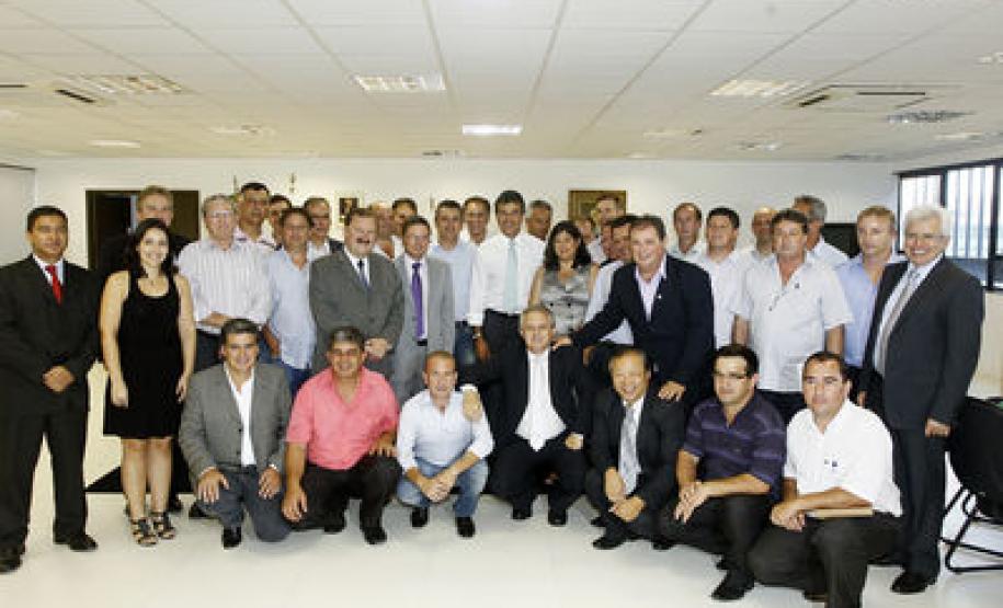 Governador Beto Richa recebe prefeitos da Assomec