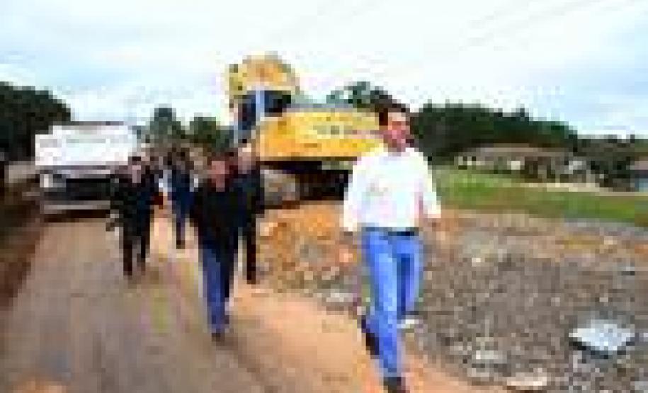 O secretario Ratinho Junior visitou as obras.