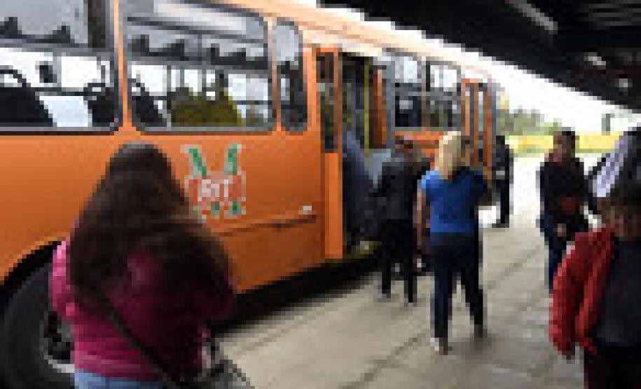 Onibus vão atuar com escala reduzida nos feriados.