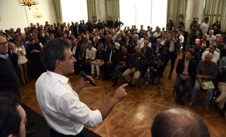 A solenidade foi realizada no Palácio Iguaçu.