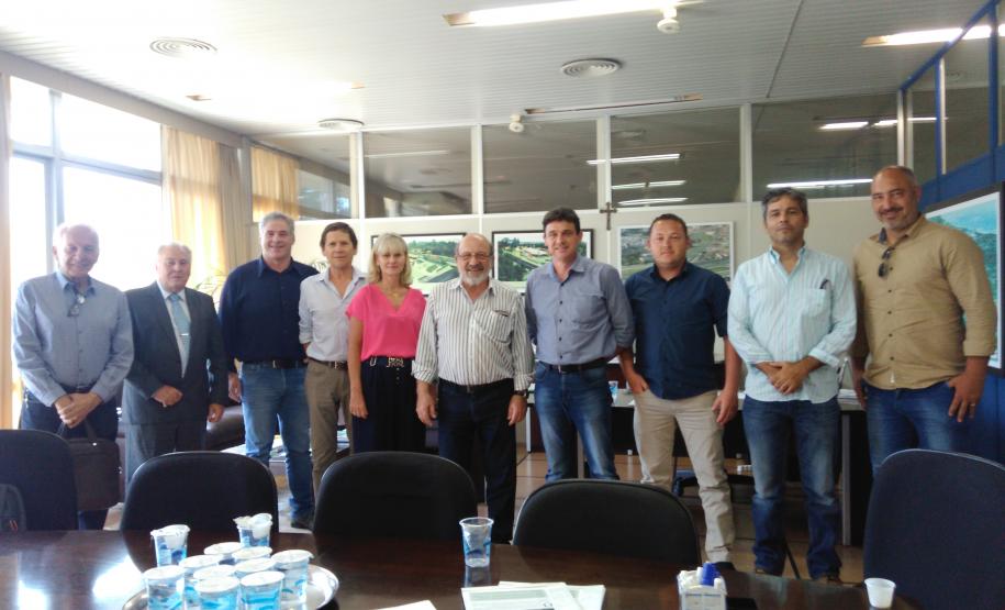 Prefeitura de Quatro Barras e Comec discutem novos instrumentos de ocupação da bacia do Iraí Representantes da Comec e da Prefeitura de Quatro Barras.