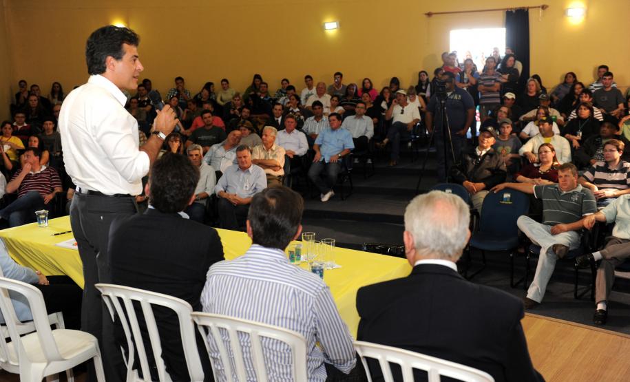 O governador Beto Richa assinou no dia 26 de outubro ordens de serviço para a construção de moradias populares para famílias dos municípios de Almirante Tamandaré e Fazenda Rio Grande, na Região Metropolitana de Curitiba.