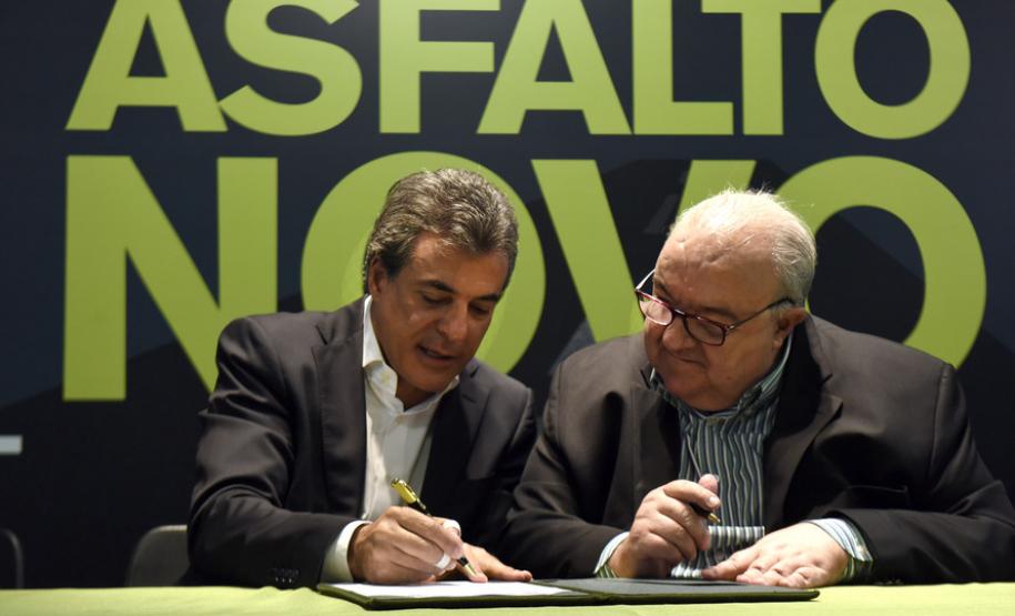 O convênio foi assinado pelo governador Beto Richa e o prefeito da Curitiba, Rafael Greca, em cerimônia realizada na Prefeitura Municipal de Curitiba.