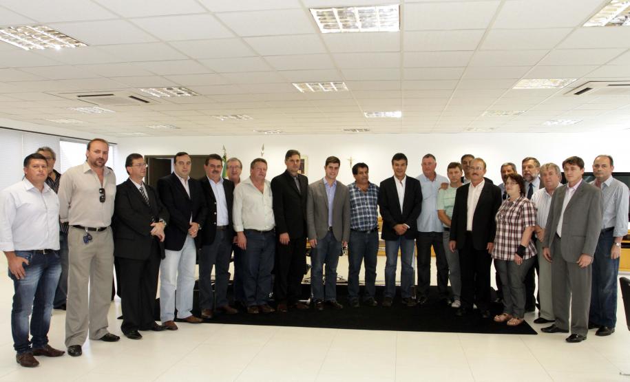 Programa vai integrar municípios isolados à malha rodoviária estadual Lançado o Programa de Ligação das Sedes Municipais à Rede Rodoviária Estadual, que pretende acabar com o isolamento de um grupo de 10 municípios de baixo Índice de Desenvolvimento Humano (IDH),