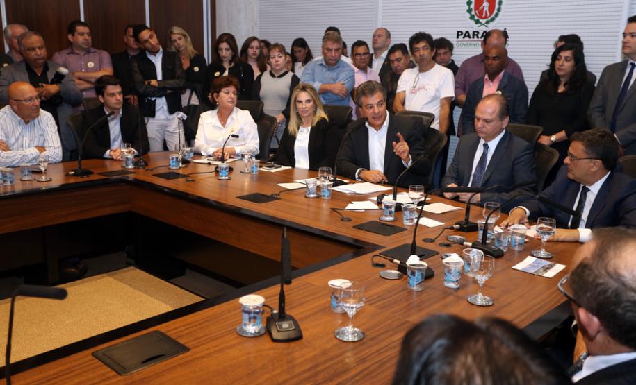 A solenidade foi realizada no Palácio Iguaçu.