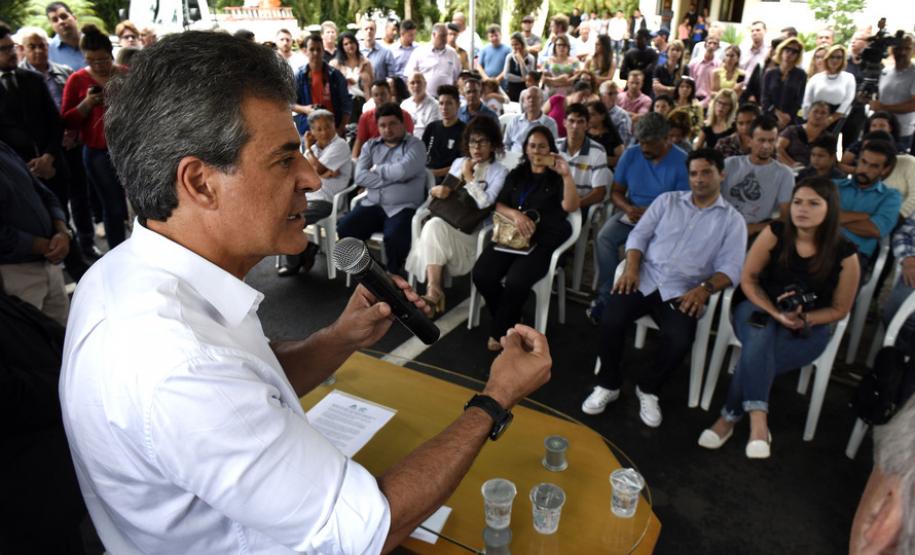 O governador Beto Richa autorizou o início dos processos de regularização de imóveis de 2.200 famílias de Campo Largo.