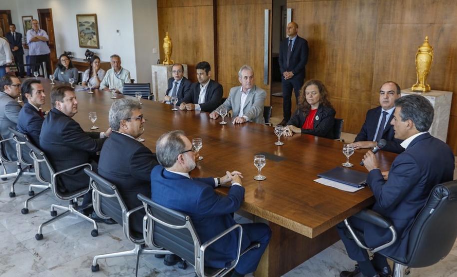 O governador anunciou o investimento em solenidade  no Palácio Iguaçu.
