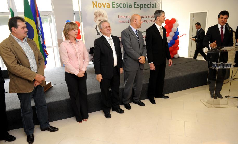 inaugurada uma nova escola básica de educação especial no município de Campo Largo